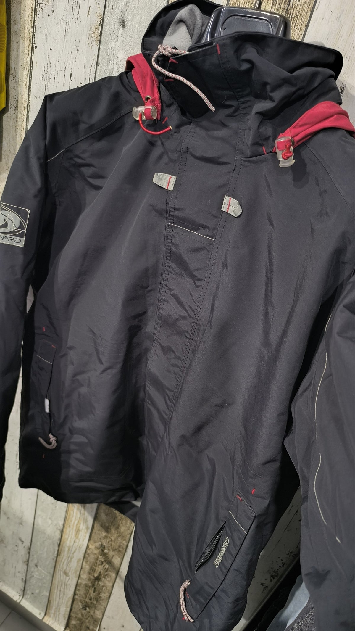 Giacca con cappuccio Tribord nera dettagli rosa e grigi Vintage Y2K — foto 4