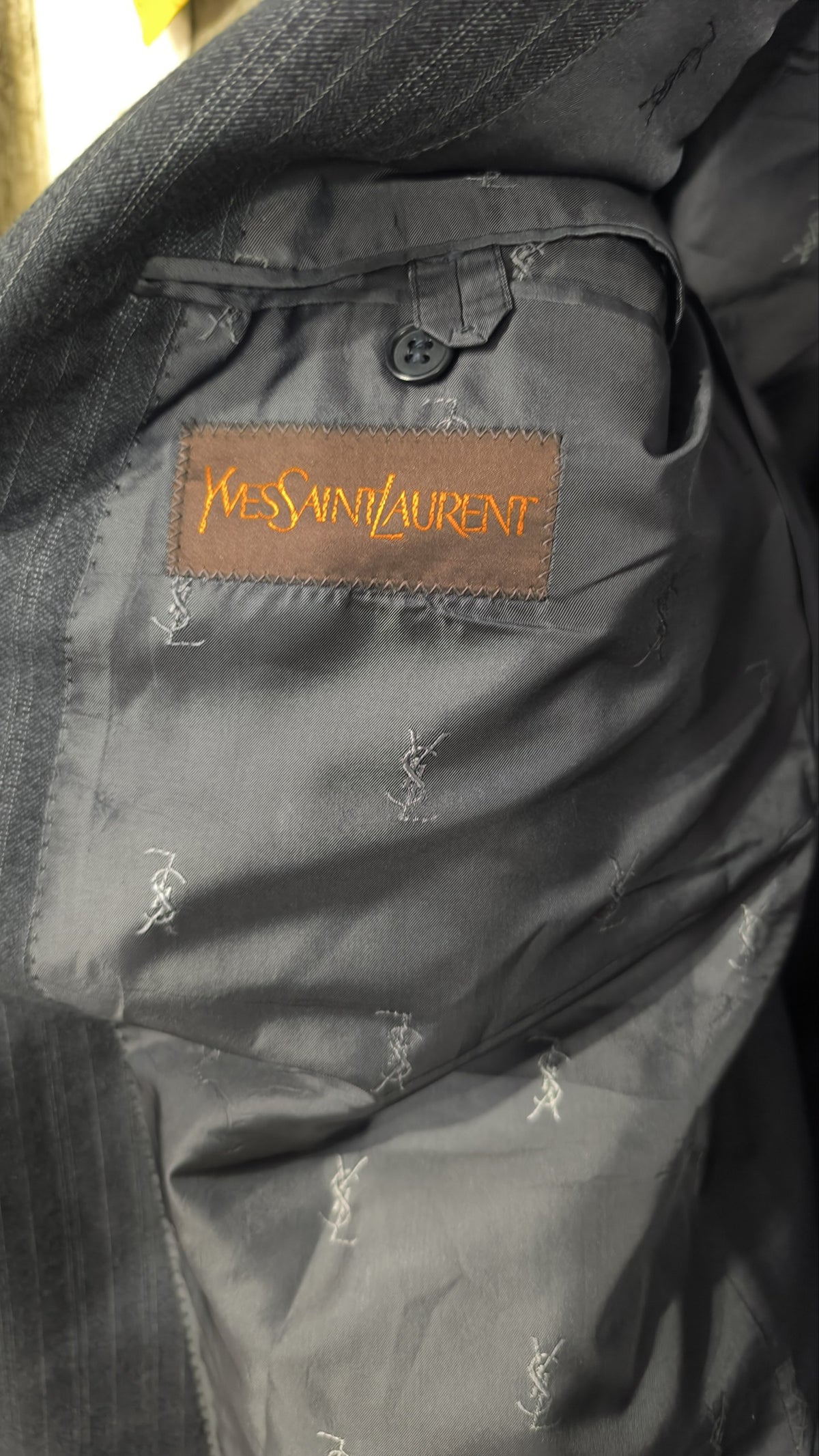 Completo uomo Yves Saint Laurent doppiopetto gessato grigio antracite Vintage Y2K (52) — foto 6