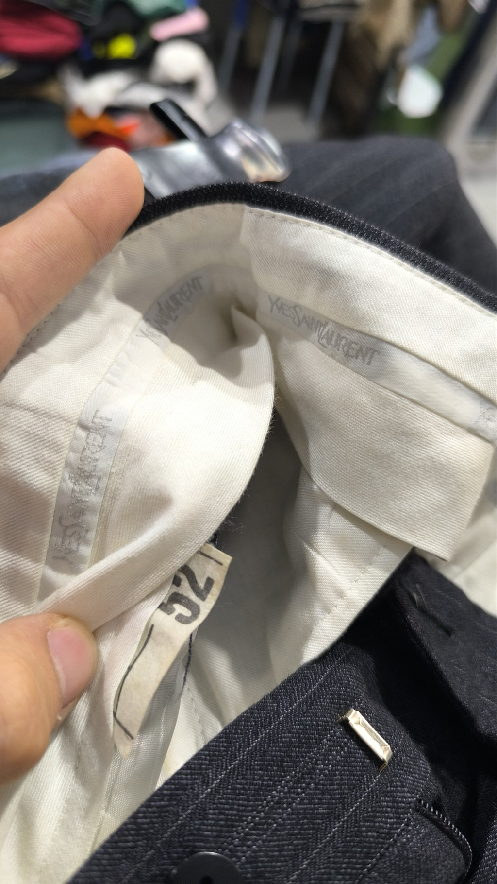 Completo uomo Yves Saint Laurent doppiopetto gessato grigio antracite Vintage Y2K (52) — foto 8