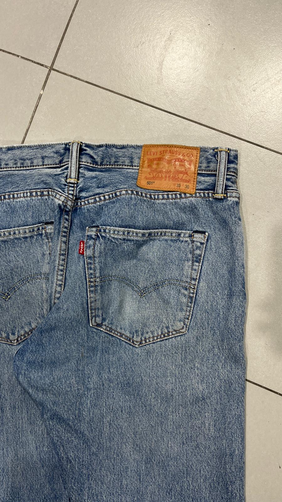 Denim Levis 501 Washed Straight Fit  (M)