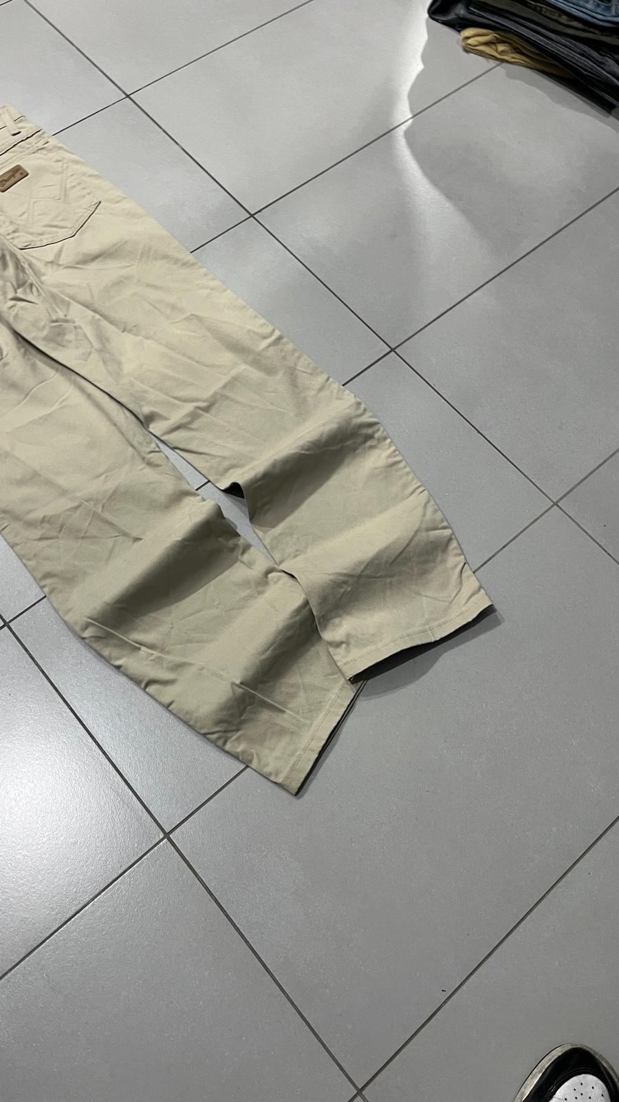 Denim Wrangler Straight Fit Beige  (M)