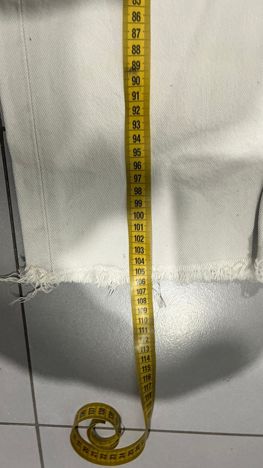 Denim Levis 501 Sfrangiato Straight Fit White (M)