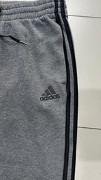 Pantatuta Grigio Adidas con Bande Laterali Nere Elastico sul Fondo (L)