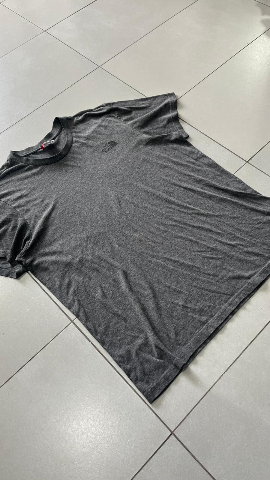 T-Shirt The North Face Grigio Piombo (L)