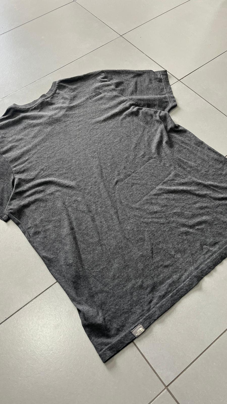 T-Shirt The North Face Grigio Piombo (L)