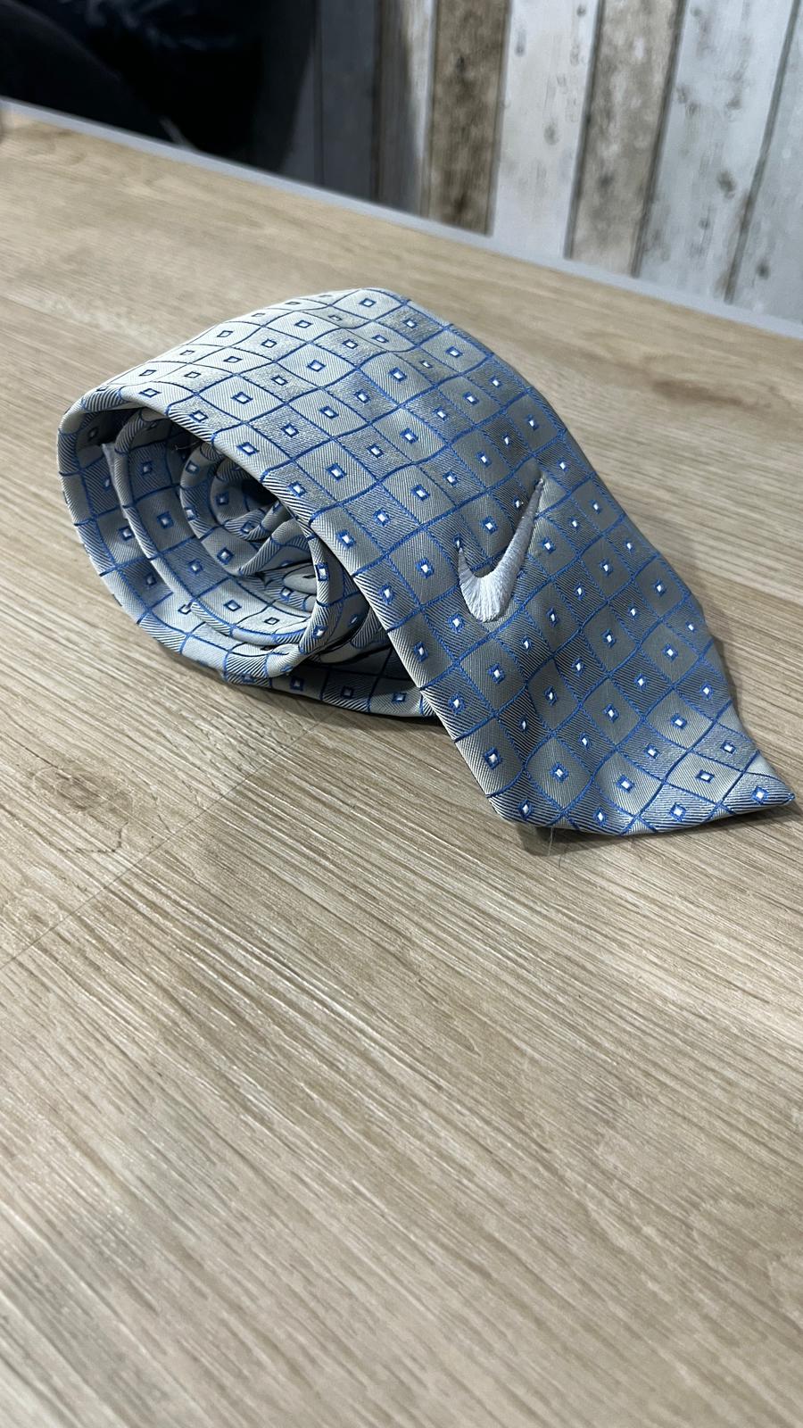 Cravatta Nike Custom Azzura con Ricamo Swoosh