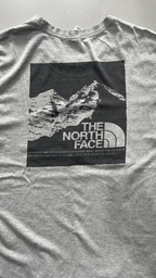 T-Shirt The North Face Grigia con Stampa (L)