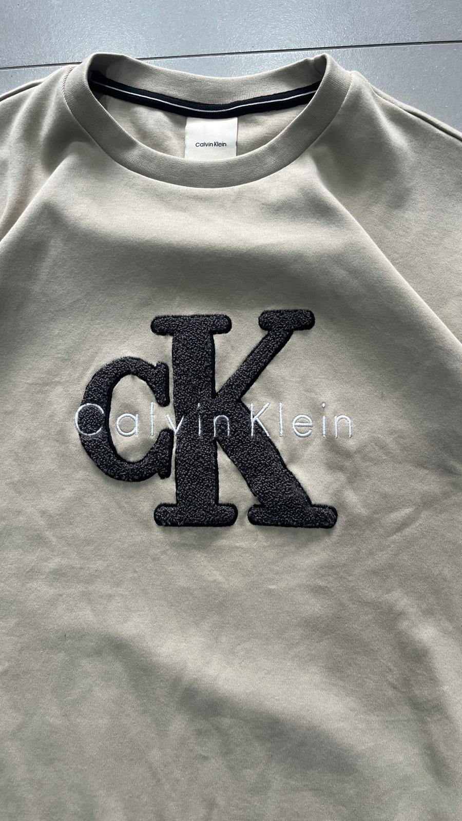 Felpa Girocollo Beige Calvin Klein con Ricamo Frontale (XXL)