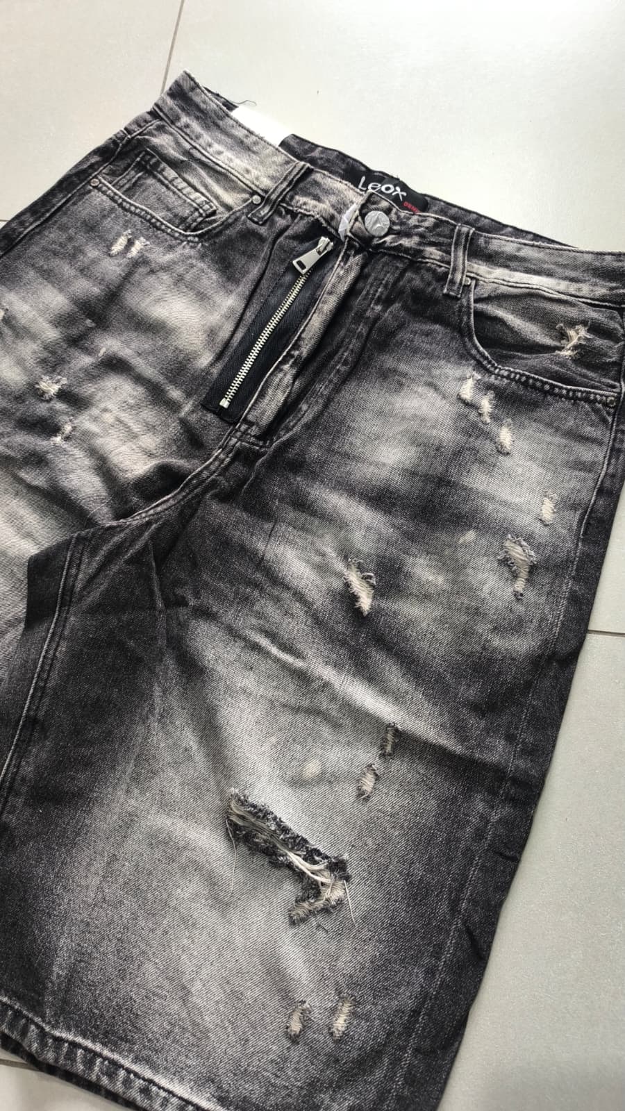 Jorts Leox denim nero baggy distressed streetwear Vintage Y2K Particular