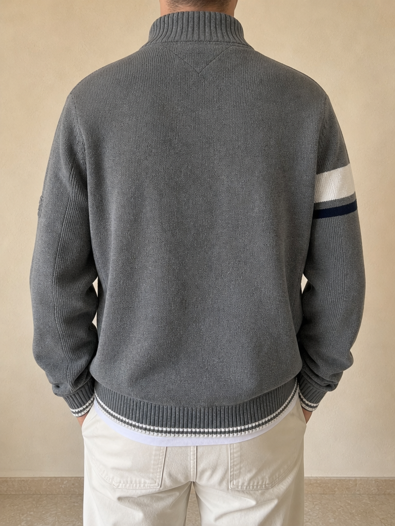 Maglione Tommy Hilfiger Zip Sweater Embroidered Vintage Y2K Uomo (M) - indossata retro