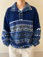Maglia in pile Blu Fantasia Geometrica Vintage Y2K (L) - indossata fronte