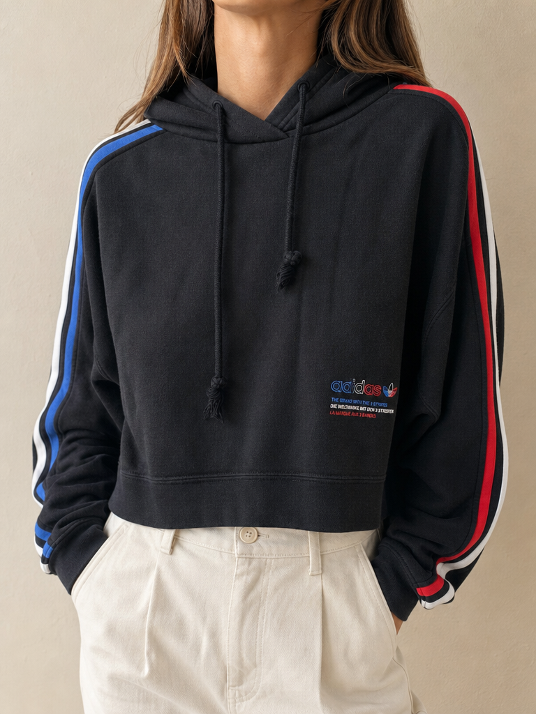 Felpa Adidas Corta Con Cappuccio Nero Blu Rosso Bianco Vintage Y2K Donna - indossata fronte