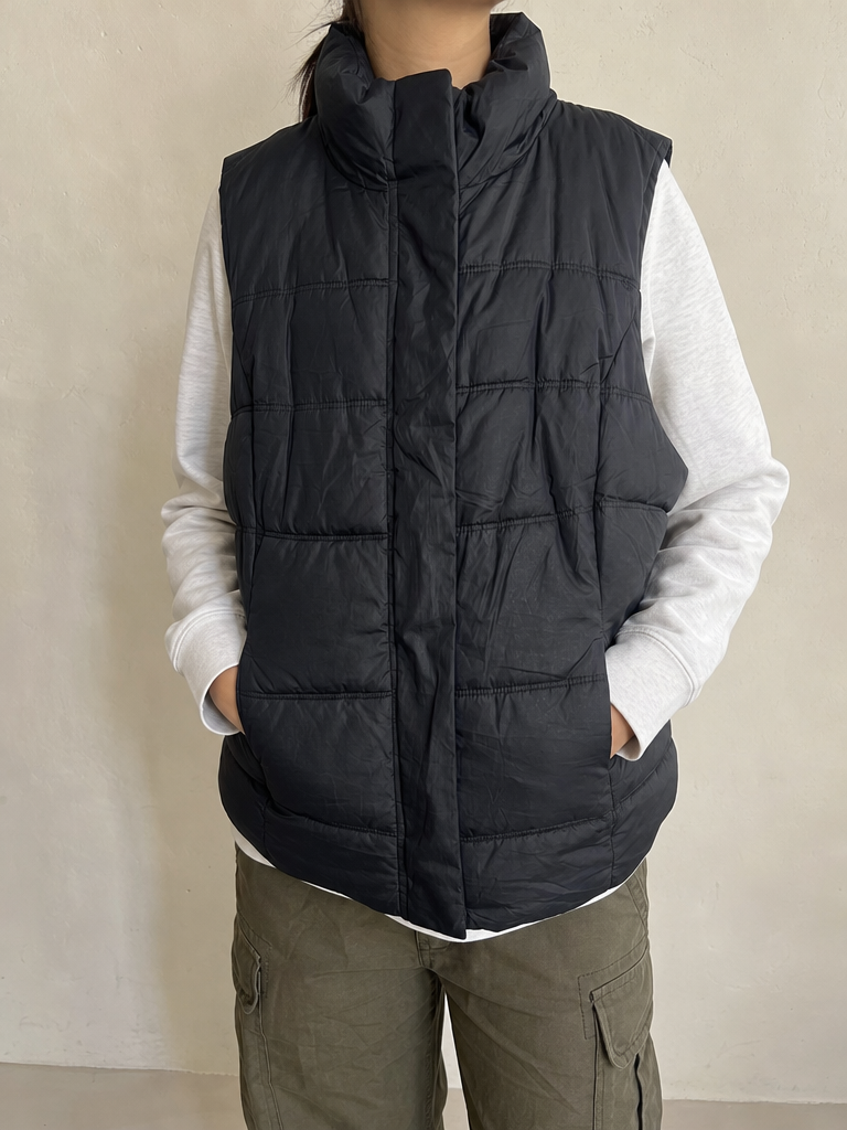 Giacca Giubbino Bomber Smanicato Gap Vintage Y2K (M) - indossata fronte