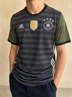 T-Shirt Adidas Deutsche - Germania Mondiali - Football 90s 2000s American Style Vintage Y2K Uomo (M) - indossata fronte