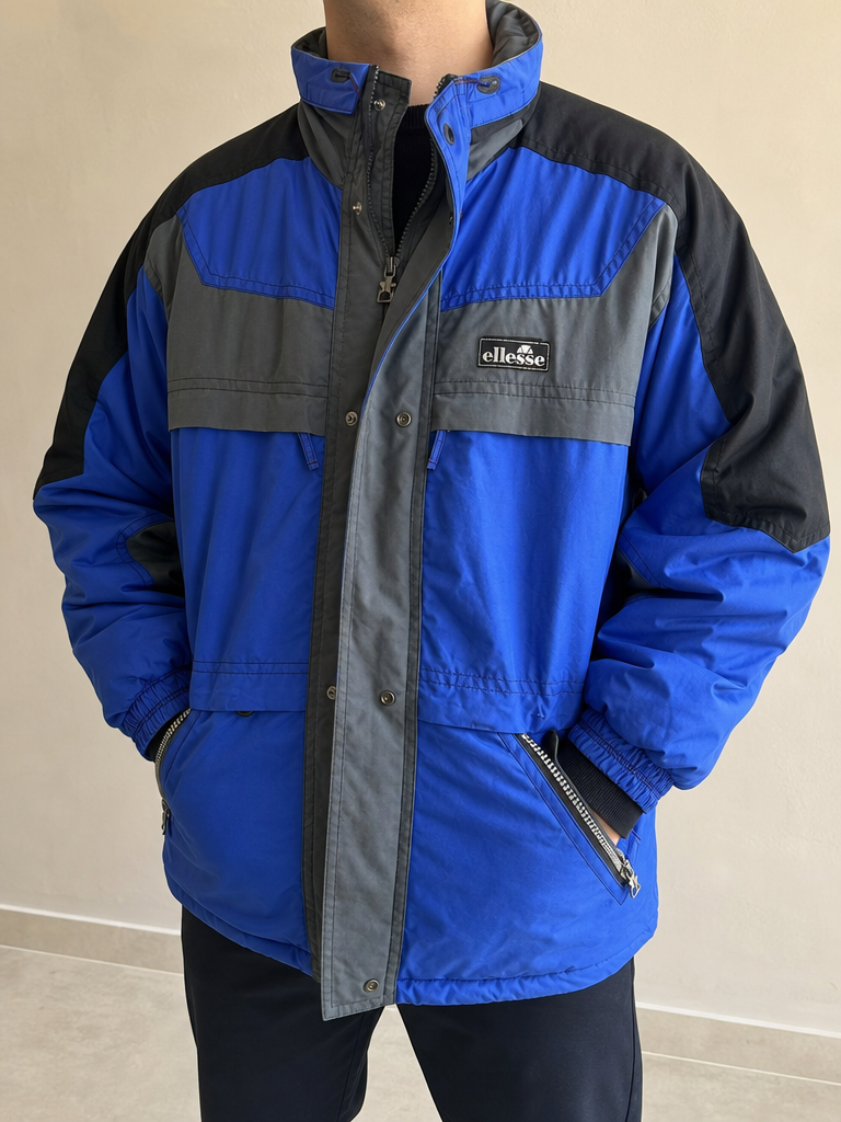 Giacca Giubbino Ellesse Blu Elettrico / Grigio Anni '80 Vintage Y2K Uomo (XXL) - indossata fronte