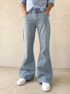 Denim Jeans Wrangler BootCut Fit - Jeans Svasati Vintage Y2K Uomo (XS) - indossata fronte