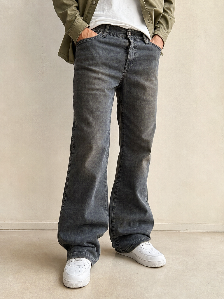Denim Jeans Stone Wash BootCut Flare Fit Low Waist Vintage Y2K Uomo (S) - indossata fronte