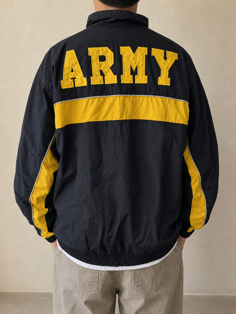 Giacca a vento con zip A Army Nero e giallo Vintage Y2K (M) - indossata retro