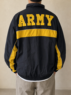 Giacca a vento con zip A Army Nero e giallo Vintage Y2K (M) - indossata retro