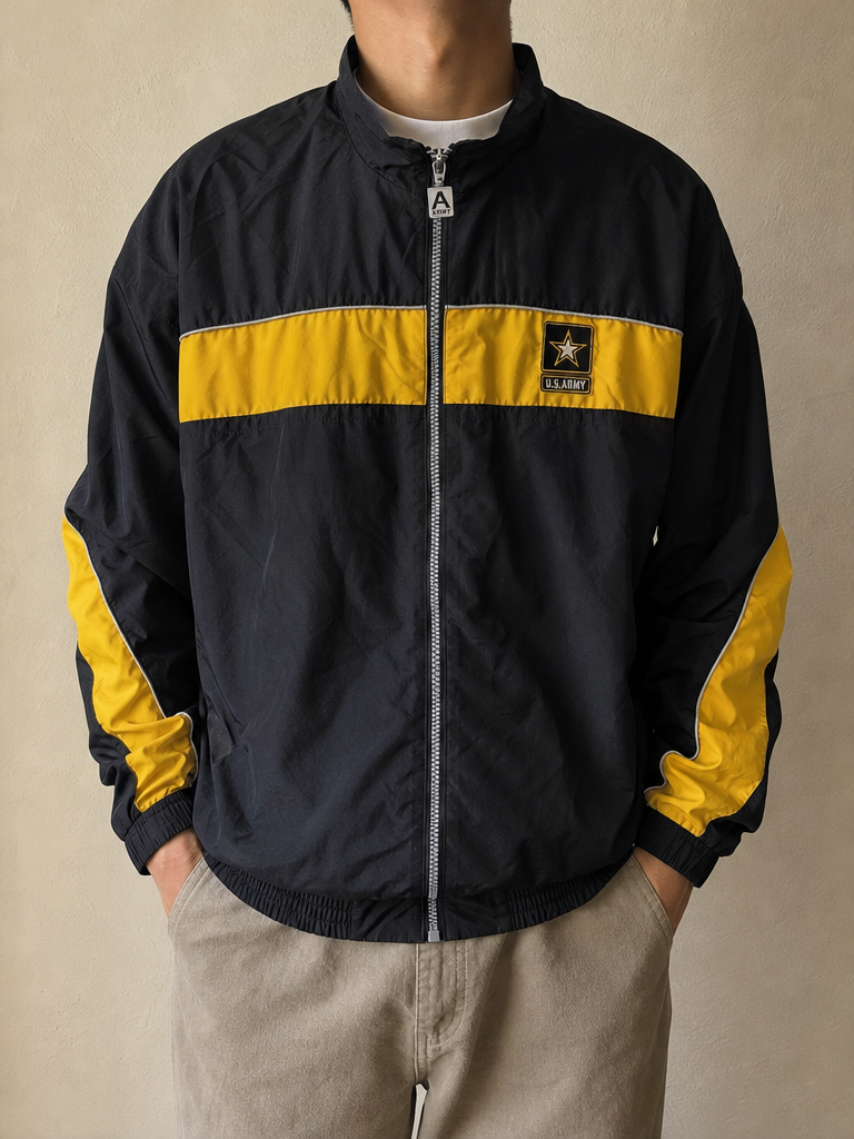 Giacca a vento con zip A Army Nero e giallo Vintage Y2K (M) - indossata fronte