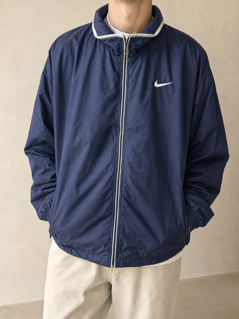 Giacca a vento Nike Zip intera Collo alto Blu navy Vintage Y2K (XXL) - indossata fronte