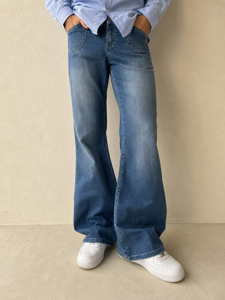 Jeans Denim Denim Wrangler Light Blue Flare Bootcut Vintage Y2K Uomo (XXS) — foto frontale indossata