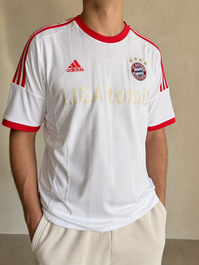 T-Shirt Adidas Bayern Monaco "Gustavo 30" Football 90s 2000s American Style Vintage Y2K (L) - indossata fronte