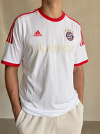 T-Shirt Adidas Bayern Monaco "Gustavo 30" Football 90s 2000s American Style Vintage Y2K (L) - indossata fronte