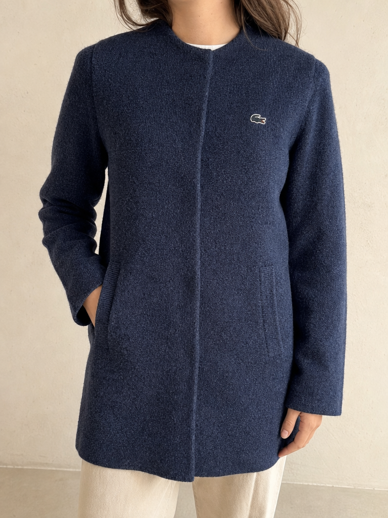 Cappotto Lacoste lungo in maglia blu scuro m�lange Vintage Y2K (34) - indossata fronte