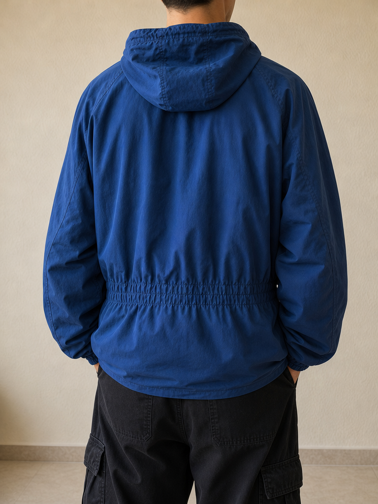 Valentino Windbreaker Blu � Giacca 90s Tecnica con Cappuccio Vintage Y2K Uomo (M) - indossata retro