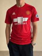 Adidas T-Shirt Manchester United "Ibrahimovic 9" Football 90s 2000s American Style Vintage Y2K Uomo (L) — vista frontale indossata