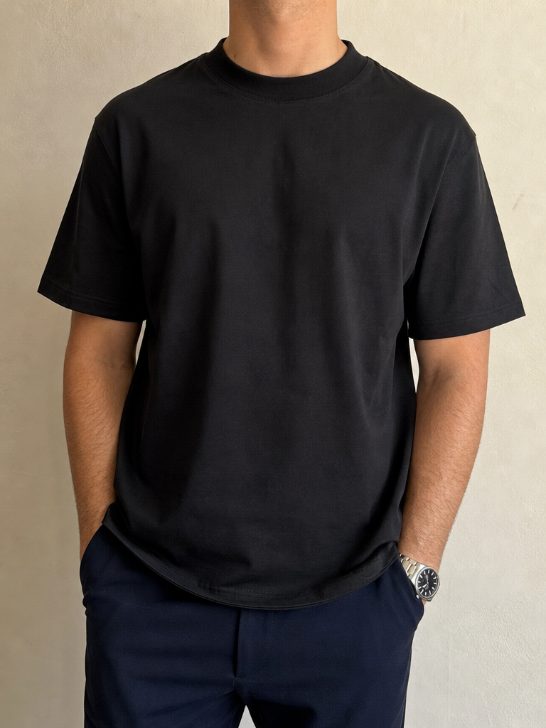 T-shirt nera streetwear con stampa retro Obsesi�n o Nada Vintage Y2K Uomo - indossata fronte