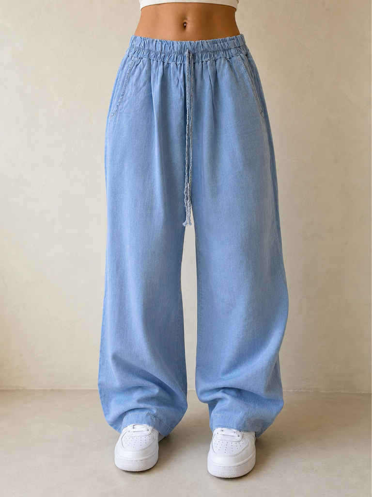 Pantaloni azzurri wide leg con elastico in vita Super Baggy Fit Light Pants Vintage Y2K Donna - indossata fronte