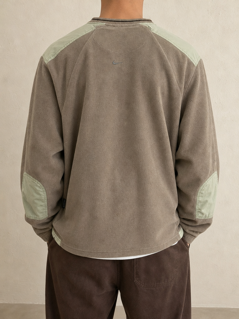 Maglione Pullover Nike Red Label Maglioncino Ricamato Vintage Y2K Uomo (L) - indossata retro