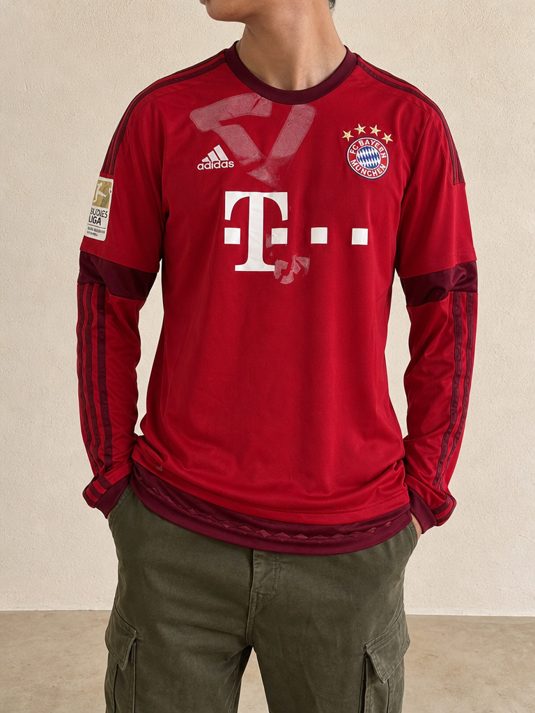 T-Shirt Bayern Monaco Adidas "Boateng 17" Football 90s 2000s American Style Vintage Y2K Uomo (XL) - indossata fronte