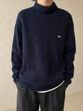 Maglione Lacoste a coste collo alto blu scuro logo ricamato Vintage Y2K - indossata fronte