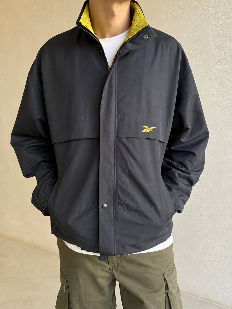 Reebok Giacca Nero con Interno Giallo Vintage Y2K Uomo - indossata fronte