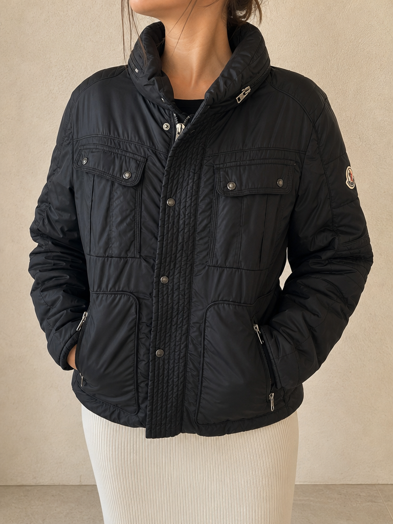 Giacca Giubbino Moncler Nero con Logo Vintage Y2K Donna (XL) - indossata fronte