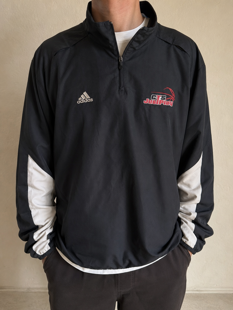 Adidas Felpa Sportiva Zip Corta Nero Dettagli Bianchi Vintage Y2K (XL) — vista frontale indossata