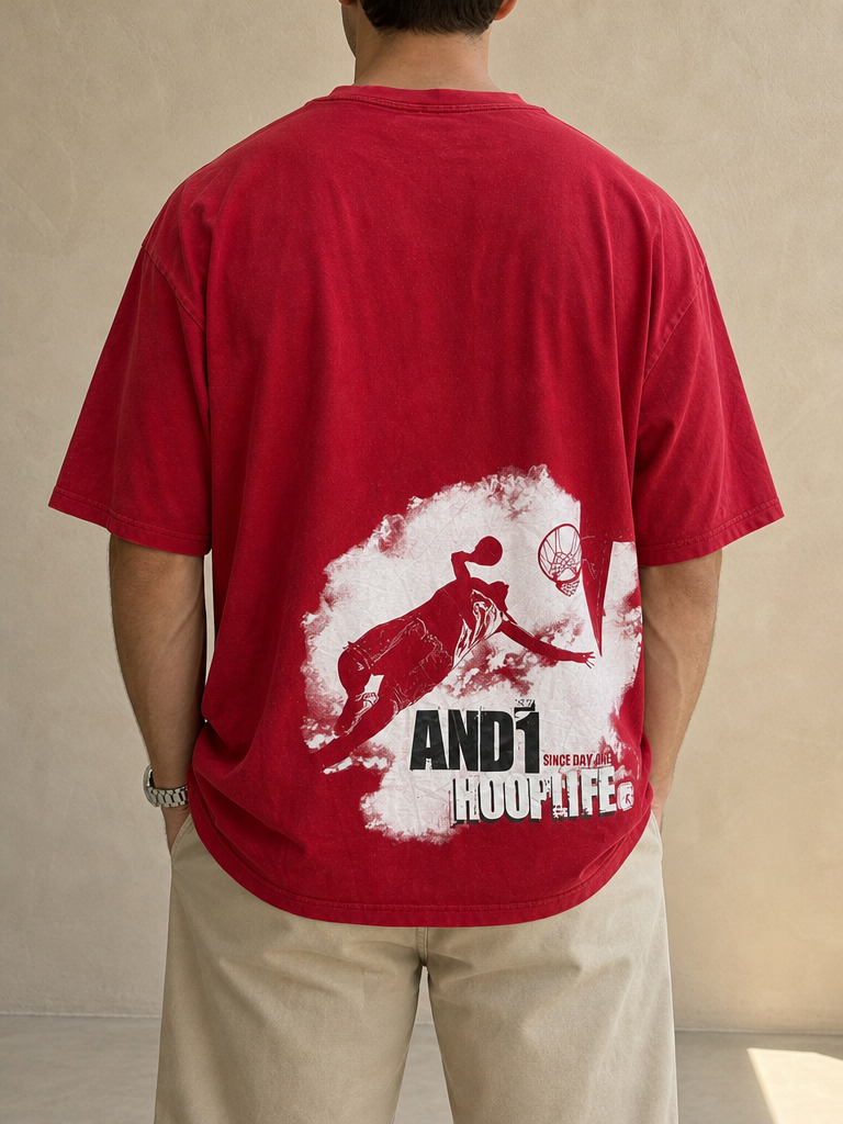 AND1 American Hip-Hop Tee - Printed T-Shirt Rossa con Stampa Puff Vintage Y2K Uomo (5XL) — vista posteriore indossata