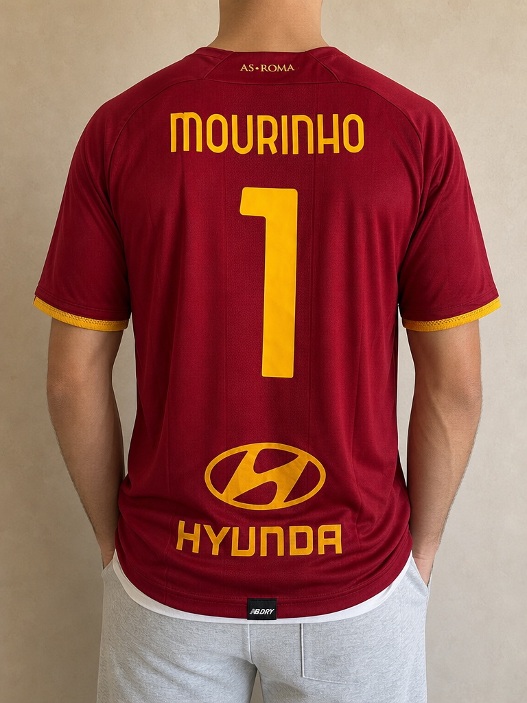 T-Shirt New Balance x AS Roma "Mourinho 1" Football 90s 2000s American Style Vintage Y2K Uomo (M) - indossata retro