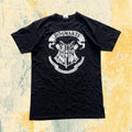T-Shirt Nera con Stampa Hogwarts (S)