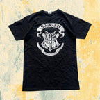 T-Shirt Nera con Stampa Hogwarts (S)