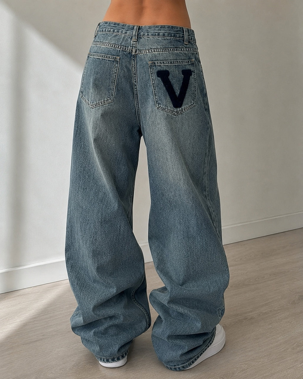 Denim Jeans Baggy Fit Embroidered "V" Blu wash (XS)