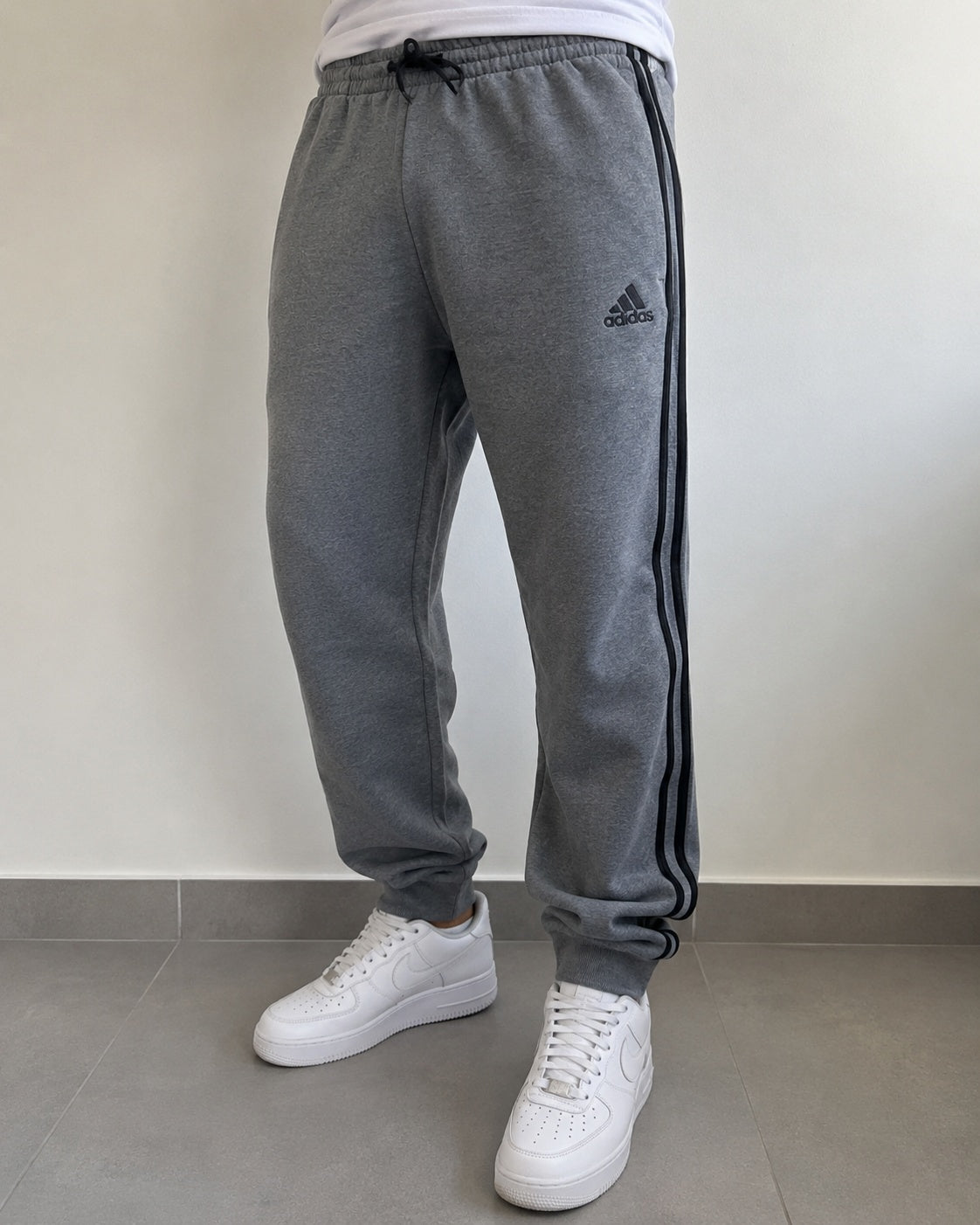 Pantatuta Grigio Adidas con Bande Laterali Nere Elastico sul Fondo (L)