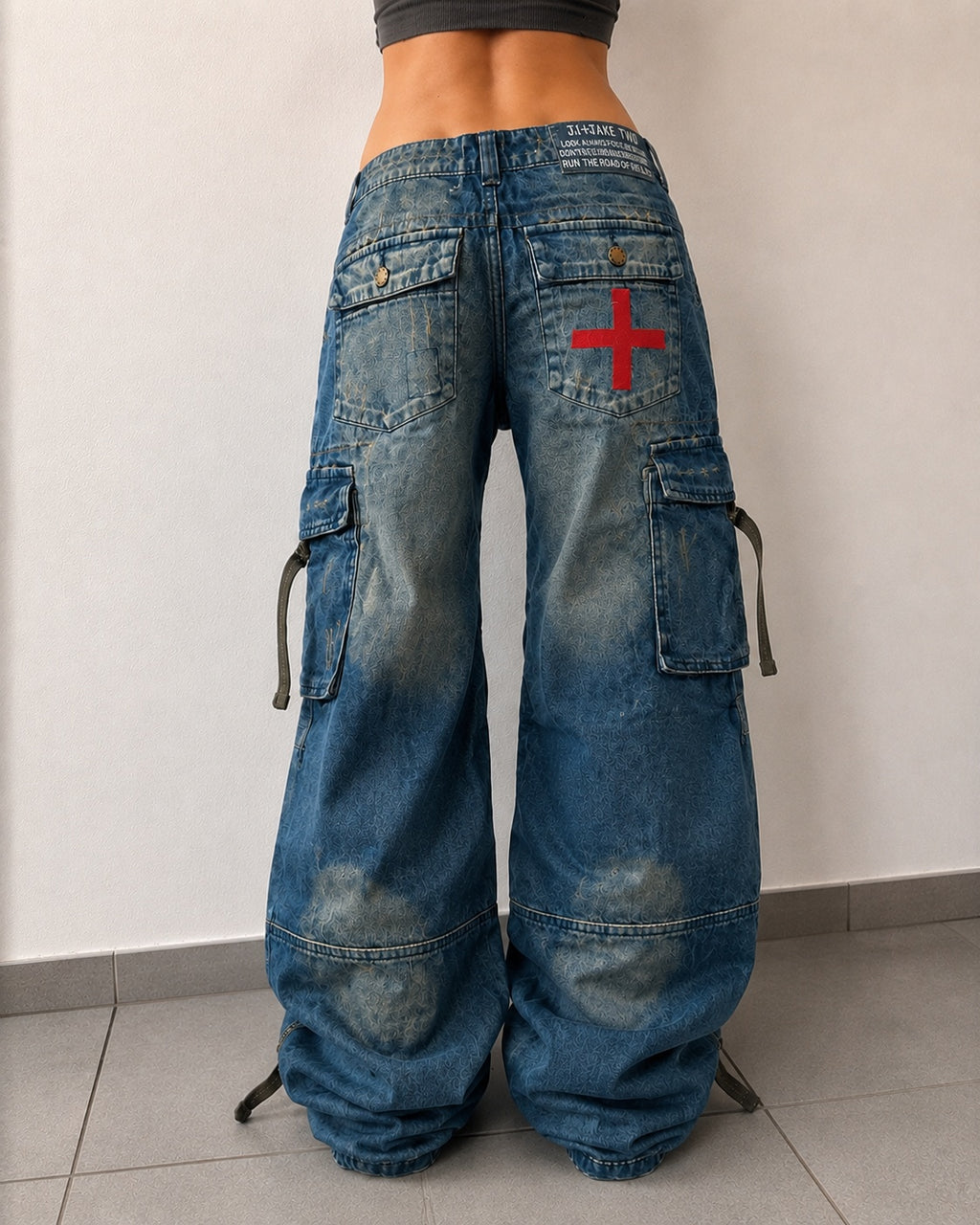 Jeans Baggy Fit Svasato con Lavaggio Particolare e Ricami