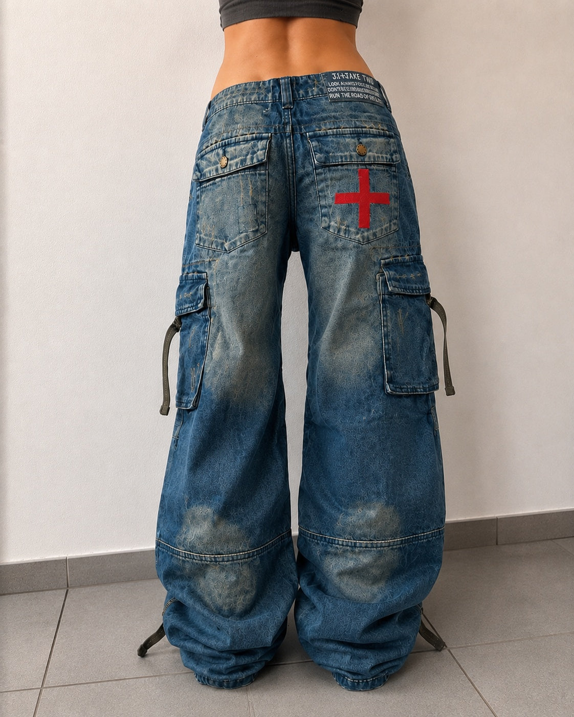 Jeans Baggy Fit Svasato con Lavaggio Particolare e Ricami