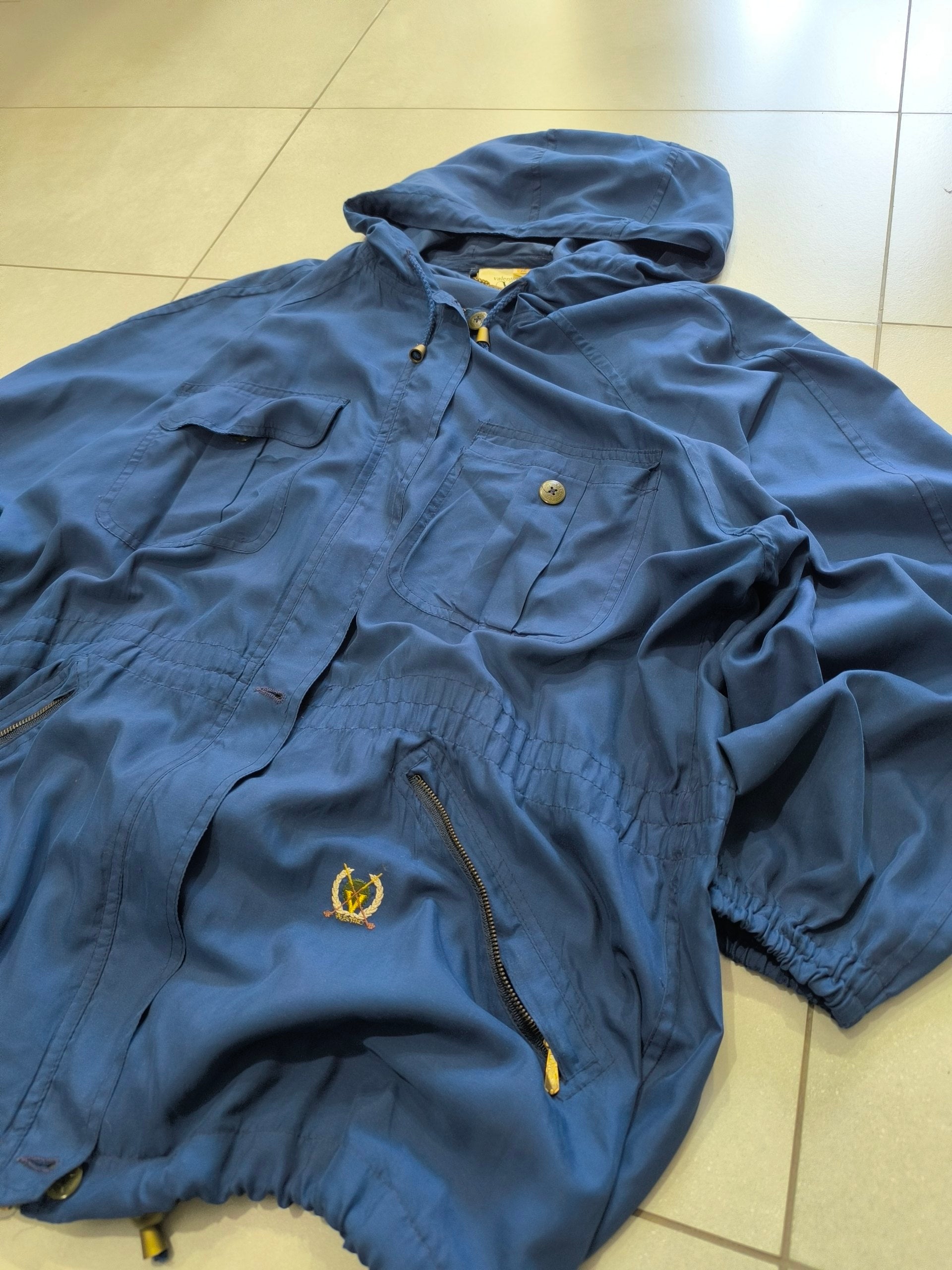 Valentino Vintage Windbreaker Blu Uomo Taglia M – Giacca 90s Tecnica con Cappuccio