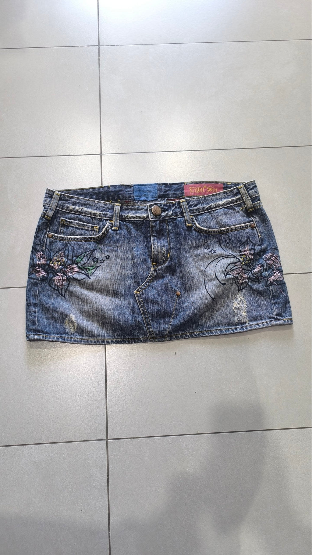 Minigonna jeans Eight Sin Y2K ricamata floreale vintage XL - Vintage Y2k Skirt