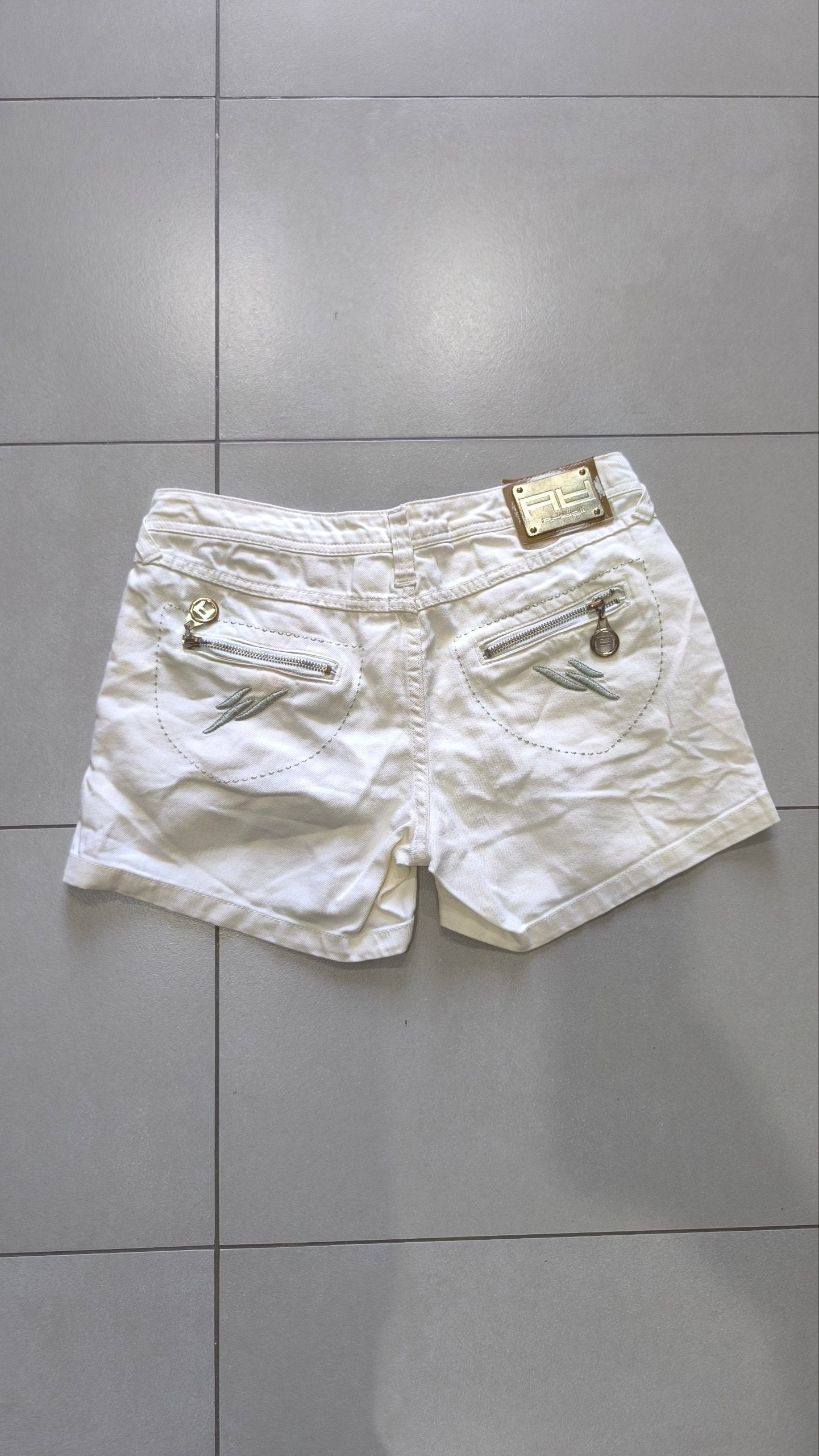Pantaloncini bianchi donna Y2K vita bassa con zip (M)